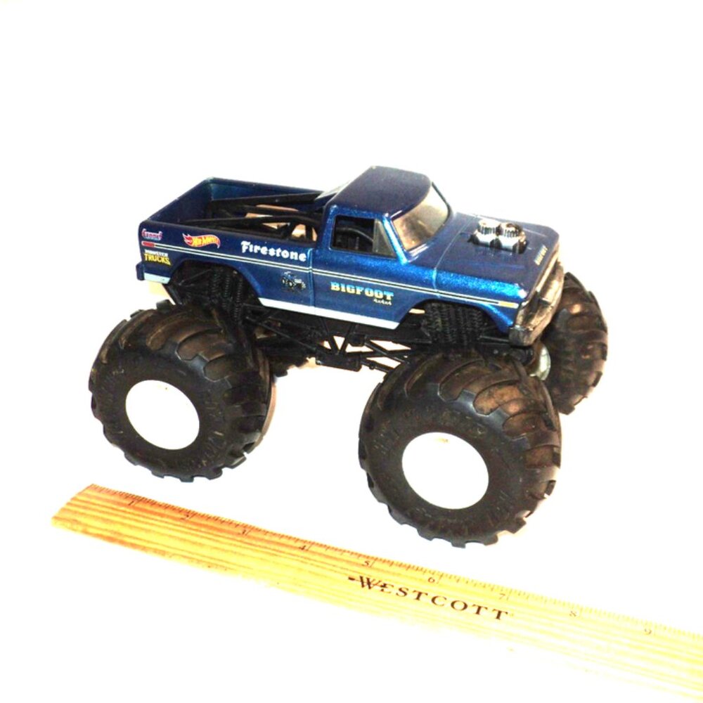 Hot Wheels Monster Truck 1:24 Scale Blue Die-Cast DEFECTS Loose Body Dirty Tires